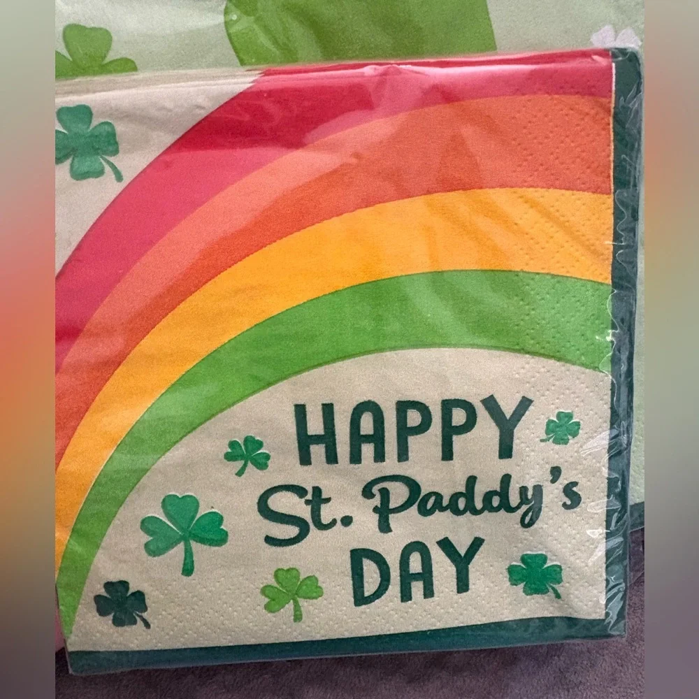 Green and Red Disposable Tableware Party Supplies